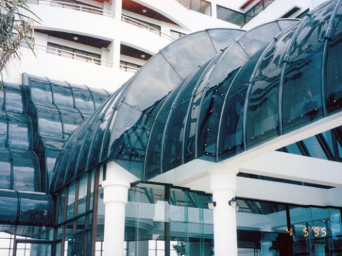 พลาสติกดัดโค้งตามโครงสร้างมุงหลังคา